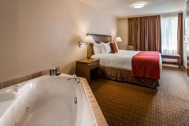 Room 10 of 37