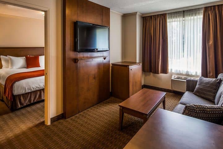 Room 13 of 37
